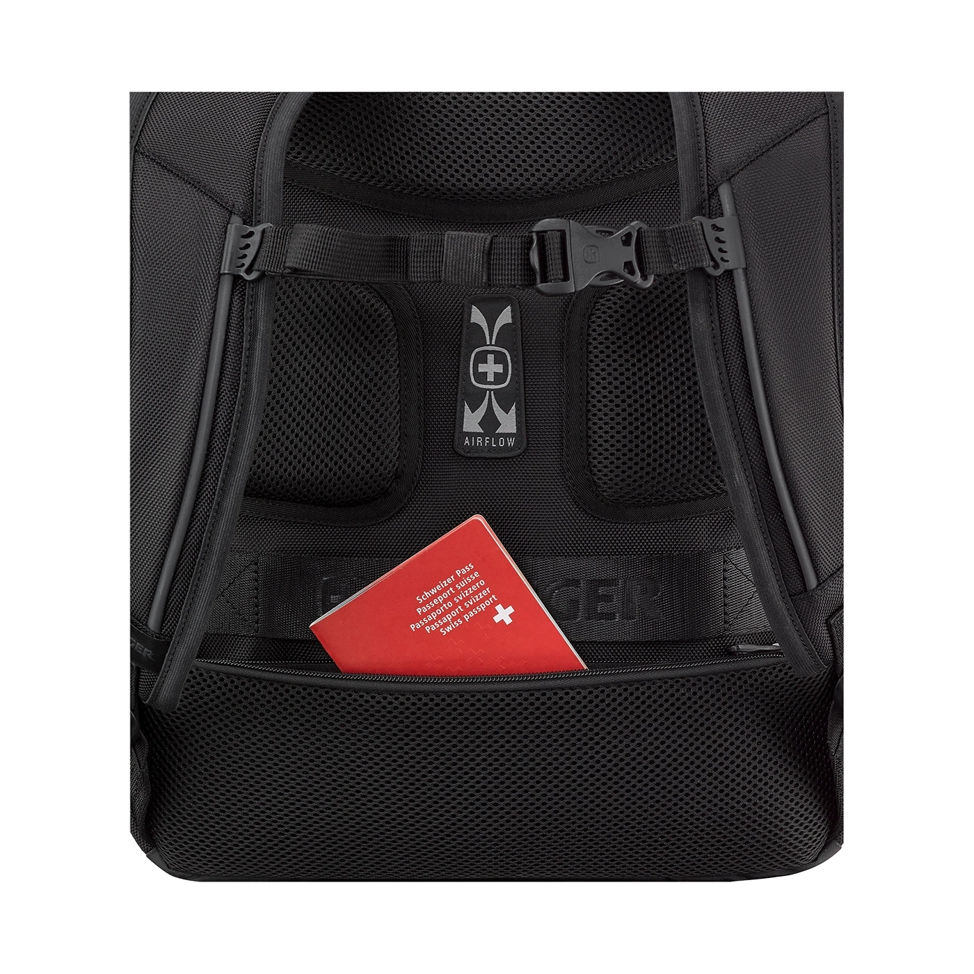 Schwarzer Rucksack mit rotem Schweizer Pass in der Tasche und Airflow-Logo.